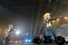“モンスターバンド”の仮装で熱演を繰り広げたAcid Black Cherry。（撮影：今元秀明、田中和子）