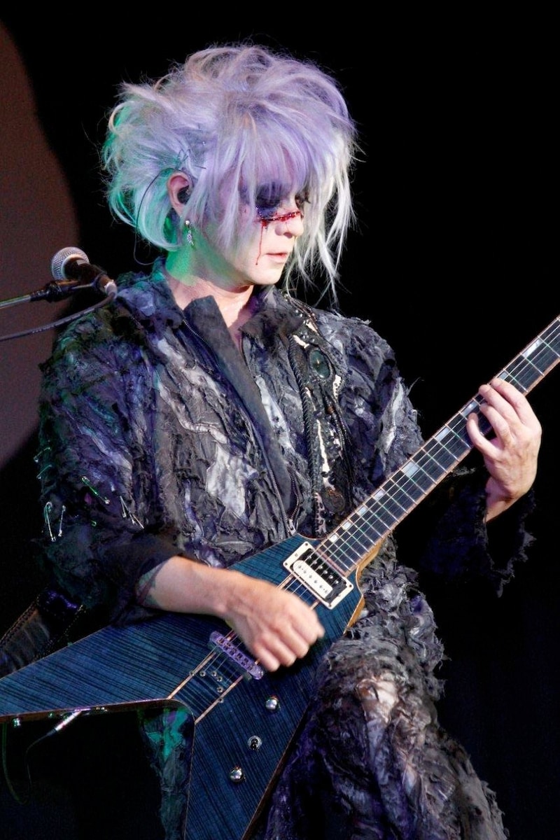 ゾンビと化したK.A.Z。(撮影:今元秀明、田中和子)