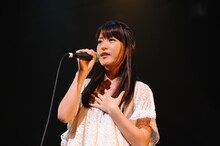 トップバッターとして登場した小松未可子。