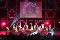 さくら学院のパフォーマンス。