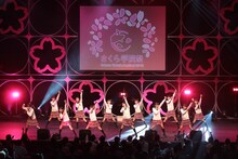 さくら学院のパフォーマンス。