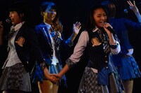 仲谷明香、多田愛佳（写真左から） (C)AKS