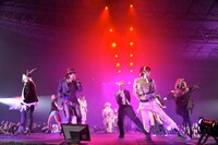 KARAの「ミスター」を踊る出演者たち。（撮影：今元秀明、田中和子）