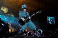 豪快なプレイでオーディエンスを圧倒したK.A.Z。（撮影：今元秀明、田中和子）