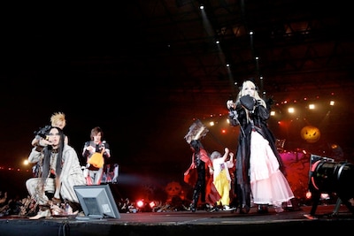 カオスな共演が繰り広げられたHALLOWEEN JUNKY ORCHESTRAのセッションの様子。（撮影：今元秀明、田中和子）