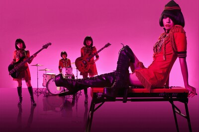 キノコホテル（エマニュエル小湊は写真左端）