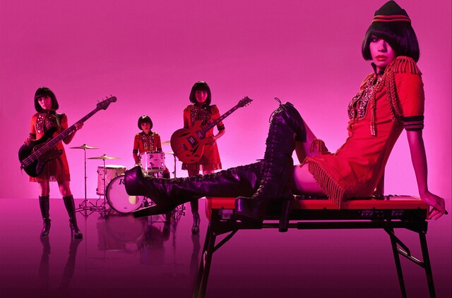 キノコホテル（エマニュエル小湊は写真左端）