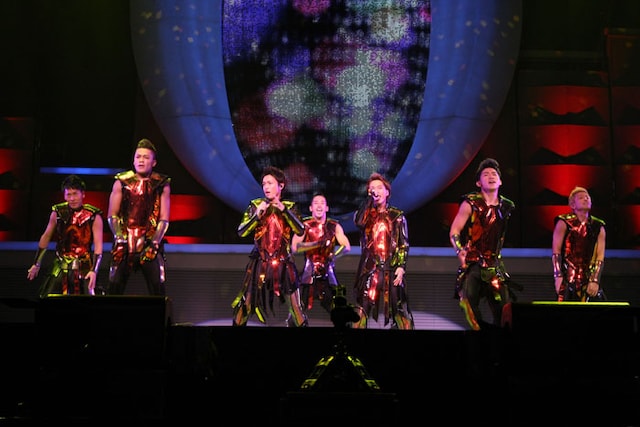 「三代目 J Soul Brothers LIVE TOUR 2012 ～ZERO～」日本武道館公演の模様。
