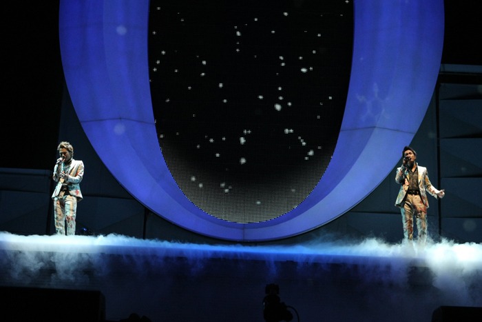 「三代目 J Soul Brothers LIVE TOUR 2012 ～ZERO～」日本武道館公演の模様。