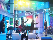 オープニング収録中のJUJU。