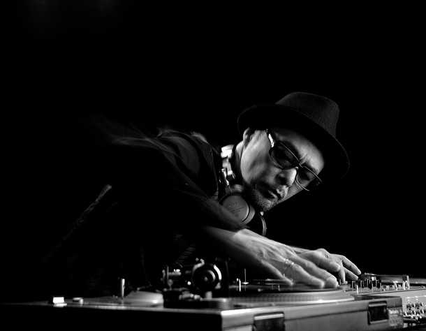 現在、待望の9thソロアルバムを制作中のDJ KRUSH。