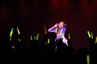 「Japan Expo Centre」でのショーケースライブのワンシーン。