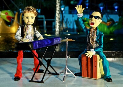 「EAT A CLASSIC 4」初回限定盤DVDに収録されるPVのワンシーン。操り人形のHAYATO（Piano）とHIRO（Cajon）が登場する。