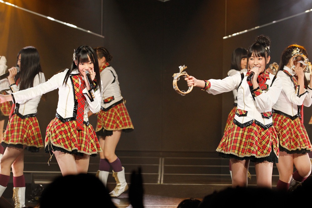 AKB48時代の盟友・指原莉乃（写真左）はこの日のために、多田の新キャッチコピー「博多・博多・博多・多田!!」を考案。 (C)AKS