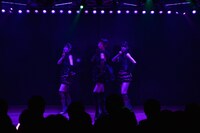 仁藤萌乃、篠田麻里子、菊地あやか（写真左から） (C)AKS