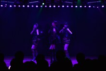 仁藤萌乃、篠田麻里子、菊地あやか（写真左から） (C)AKS