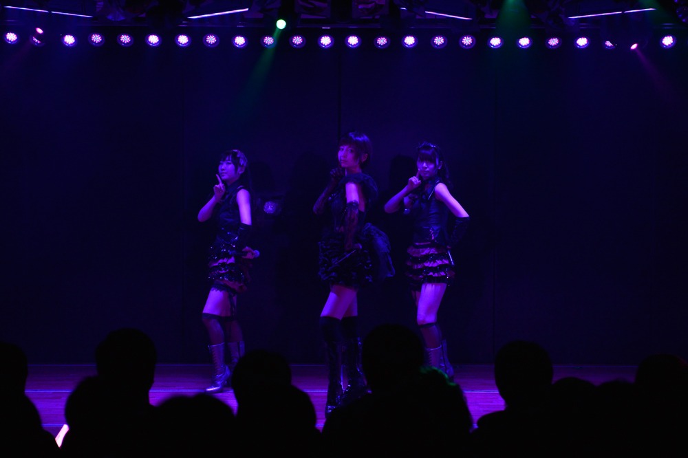 仁藤萌乃、篠田麻里子、菊地あやか（写真左から） (C)AKS