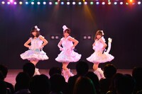 高橋朱里、川栄李奈、大島涼花（写真左から） (C)AKS