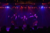 佐藤すみれ、高橋みなみ、松井咲子（写真左から） (C)AKS