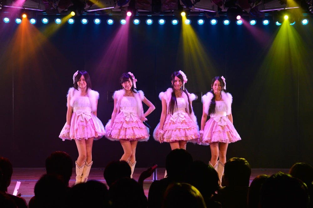 岩田華怜、渡辺麻友、入山杏奈、田野優花（写真左から） (C)AKS