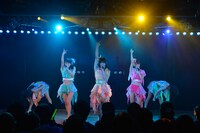 松原夏海、北原里英、永尾まりや（写真左から） (C)AKS