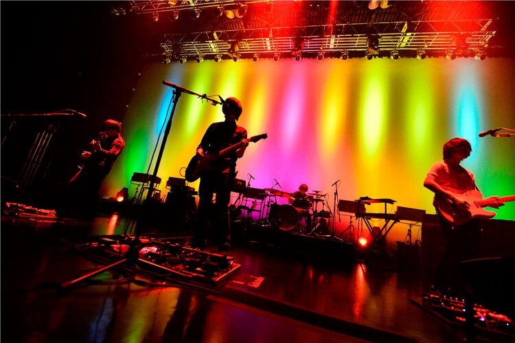 Androp お台場を光で彩ったツアーファイナル大盛況 音楽ナタリー Androp お台場を光で彩ったツアーファイナル大盛況 音楽ナタリー