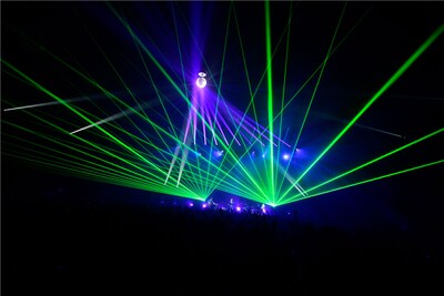 当日は多種多様なライティングがandropのステージを彩った。（撮影：橋本塁［SOUND SHOOTER］）