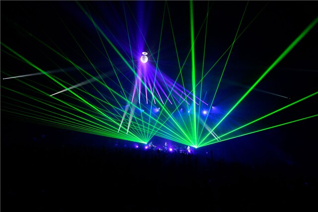 当日は多種多様なライティングがandropのステージを彩った。（撮影：橋本塁［SOUND SHOOTER］）