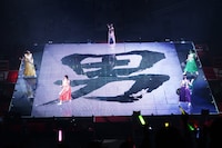 オープニングで披露された演舞の様子。（photo by hajime kamiiisaka）