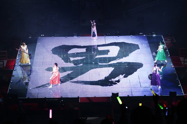 オープニングで披露された演舞の様子。（photo by hajime kamiiisaka）