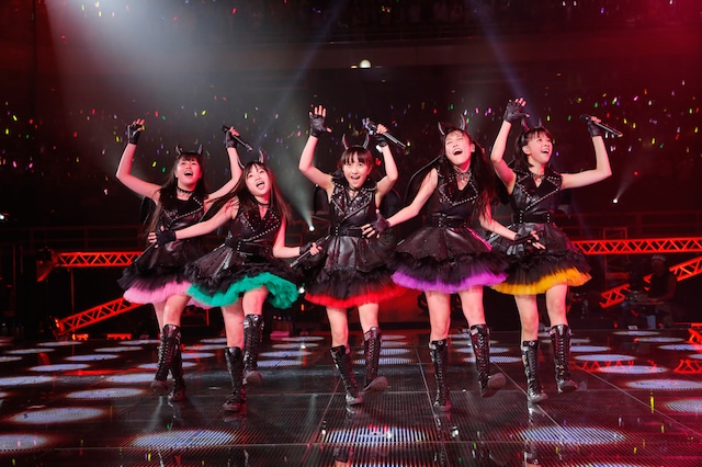 新曲「サラバ、愛しき悲しみたちよ」を初披露したももいろクローバーZ。（photo by hajime kamiiisaka）