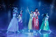 ももいろクローバーZ（photo by hajime kamiiisaka）