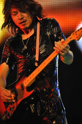 3月25日（現地時間）のMadison Square Garden公演でのken（G）。