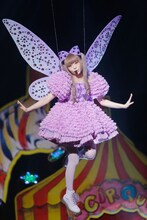 11月6日に東京・日本武道館で行われたきゃりーのワンマンライブの様子。（撮影：上飯坂一）