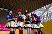 店長からのメッセージに涙を流すチームしゃちほこ。