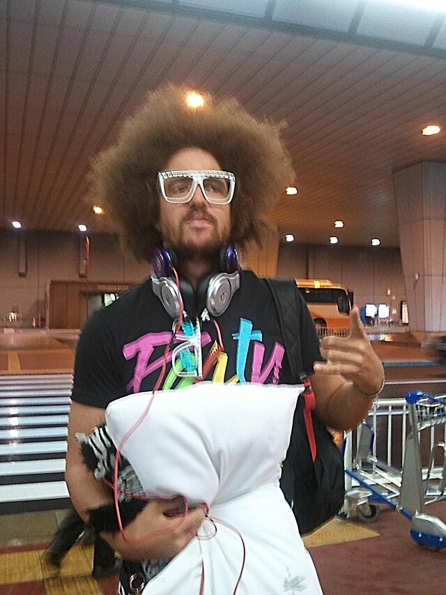 来日したREDFOO of LMFAO。写真は11月6日に空港で撮影されたもの。
