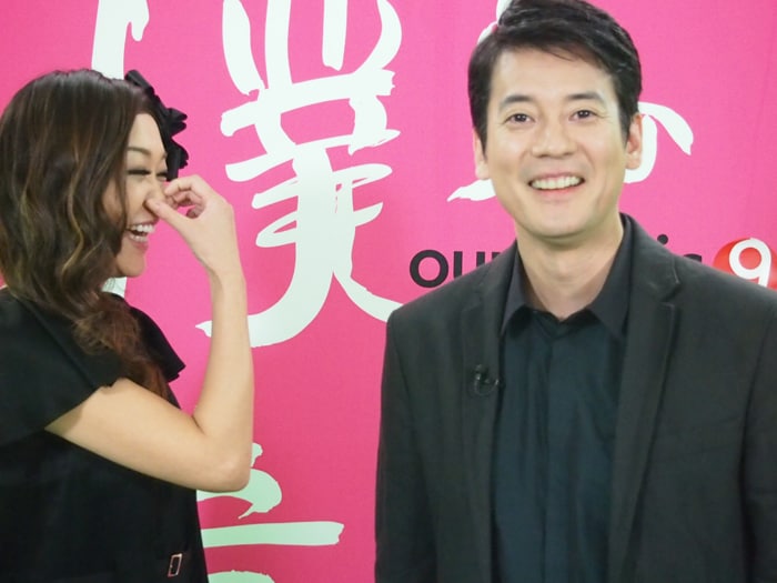 トーク収録後のJUJU（写真左）と唐沢寿明（右）。