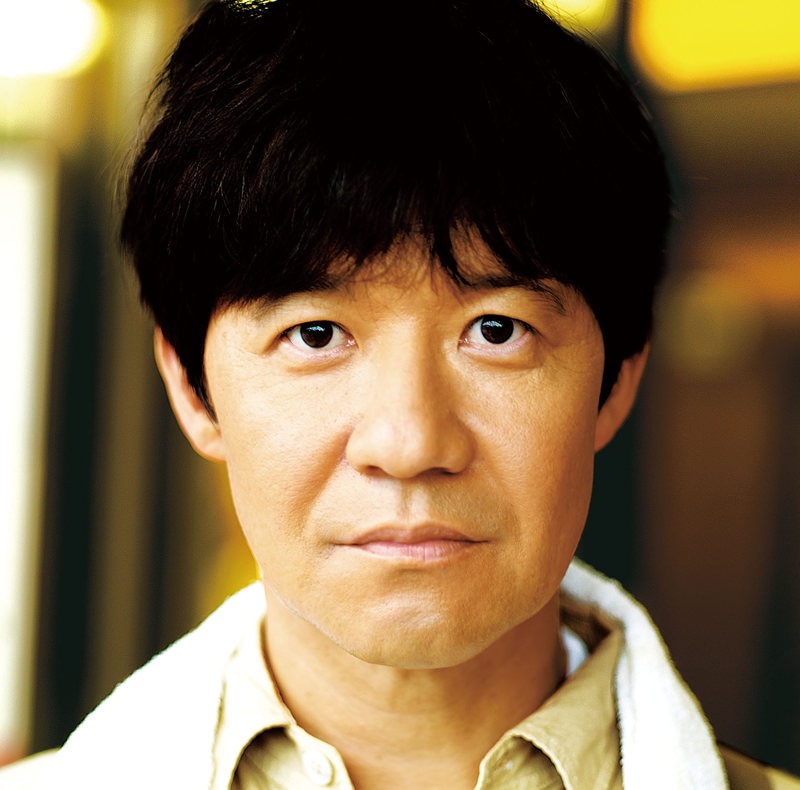 内村光良は「サヨナラじゃない」のCDジャケットとビデオクリップにも登場（写真は「サヨナラじゃない」初回限定盤ジャケット）。