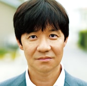ウッチャンナンチャン内村光良が登場するFUNKY MONKEY BABYS新曲「サヨナラじゃない」の通常盤ジャケット。