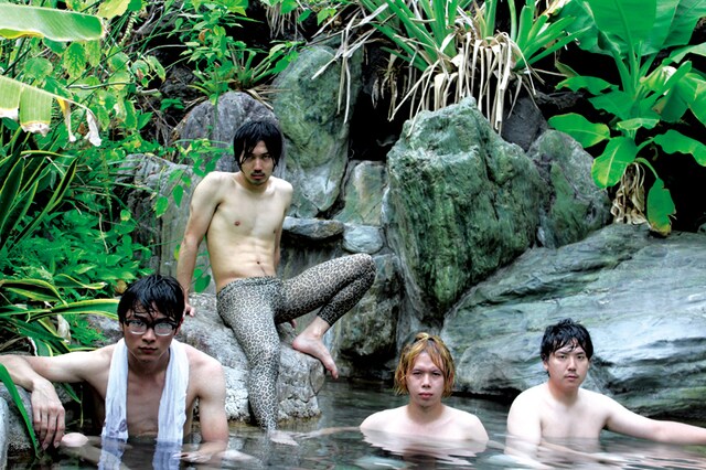 写真は撃鉄。左から2番目が天野ジョージ。