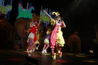 「高校生のときは顔にピエロのお化粧をして歩いていた」とピエロ好きなエピソードを明かしたきゃりー。