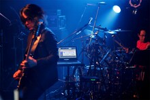 人時（11月2日の高田馬場CLUB PHASE公演より）