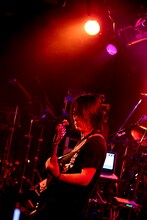 人時（11月2日の高田馬場CLUB PHASE公演より）