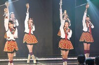 11月8日に福岡・HKT48劇場にて行われた劇場公演「手をつなぎながら」の様子。