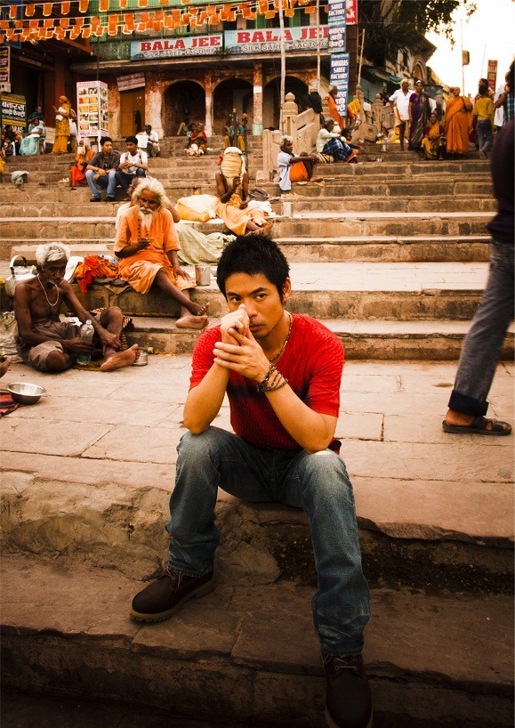 「TOSHINOBU KUBOTA in INDIA」のワンカット。