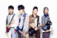 DISH//（ディッシュ）。左からMASAKI（Cho, G）、TAKUMI（Vo, G）、RYUJI（Rap, B）、To-i（Frying Dish, Rap, DJ）。