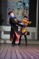 キョンシーと戦う川島海荷