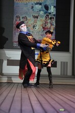 キョンシーと戦う川島海荷