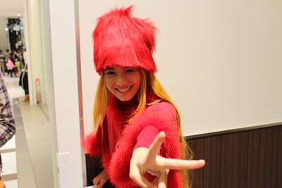 名古屋レッドカラーにアレンジしたメーテル風衣装でご機嫌のホノテル。