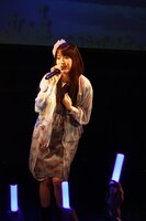 「ハピこしライブ！～小松未可子生誕イベント2012～」のライブの模様。